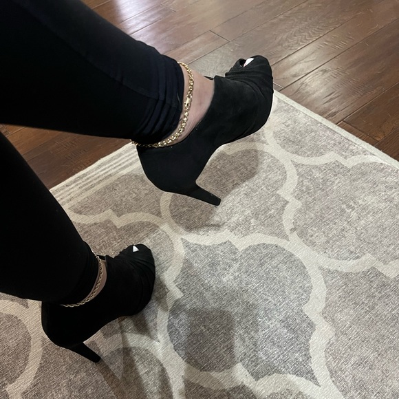 Carlos Santana peep toe suede heels - Picture 4 of 11